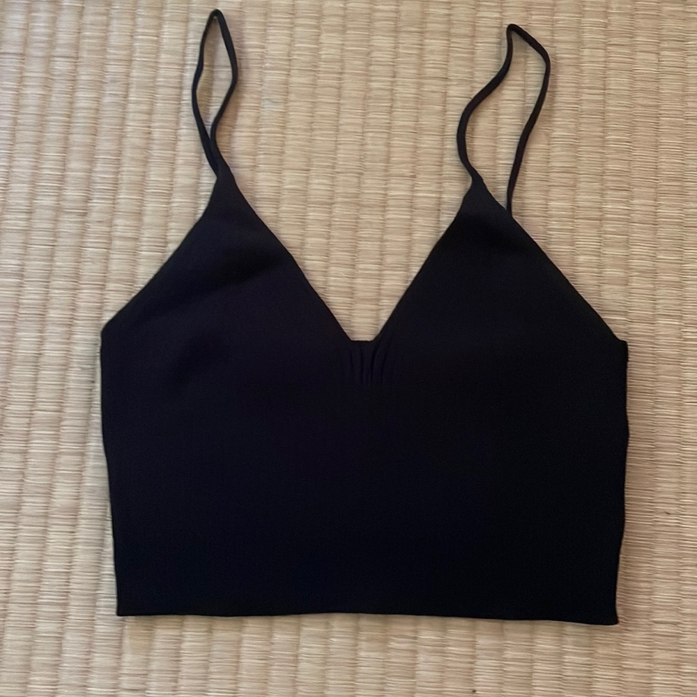 Spaghetti strap black crop top!🖤🏖️